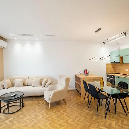 Tirent Apartment-modern Bedrooms Near Liqeni I Thate