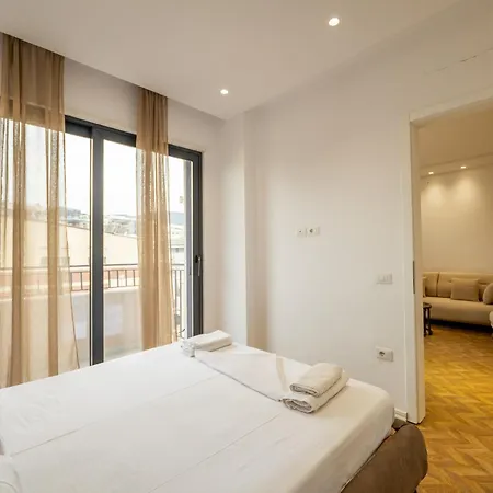 Tirent Apartment-modern Bedrooms Near Liqeni I Thate アパート ティラナ