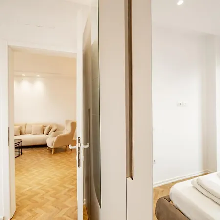 Tirent Apartment-modern Bedrooms Near Liqeni I Thate アパート *