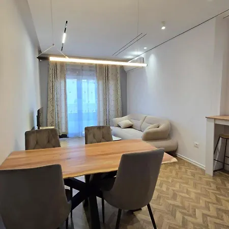 Tirent Apartment-modern Bedrooms Near Liqeni I Thate アパート ティラナ