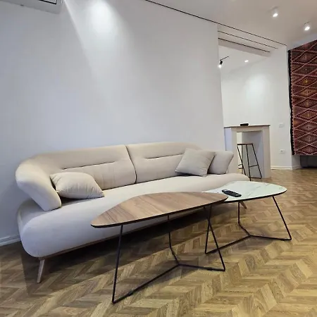 Tirent Apartment-modern Bedrooms Near Liqeni I Thate ティラナ