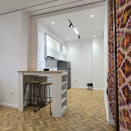 Tirent Apartment-modern Bedrooms Near Liqeni I Thate *