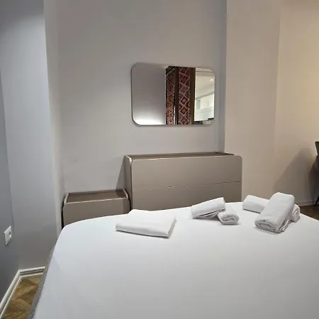 Tirent Apartment-modern Bedrooms Near Liqeni I Thate ティラナ