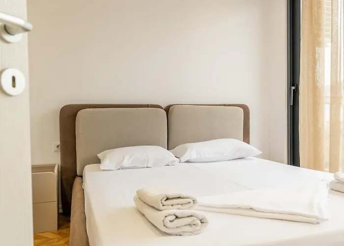 Appartamento Tirent Apartment-modern Bedrooms Near Liqeni I Thate Tirana