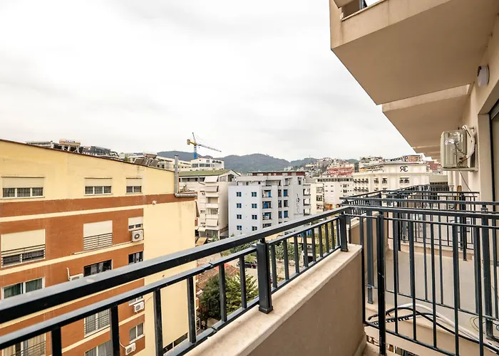 Tirent Apartment-modern Bedrooms Near Liqeni I Thate * 地拉那