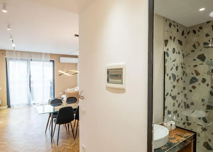 Tirent Apartment-modern Bedrooms Near Liqeni I Thate 公寓