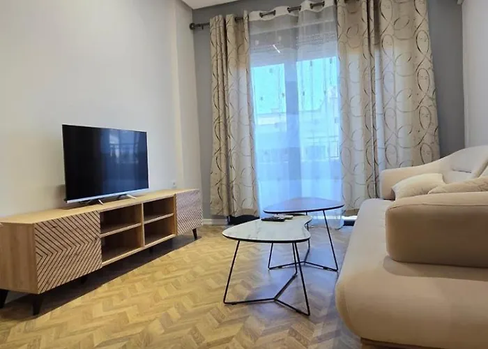 Tirent Apartment-modern Bedrooms Near Liqeni I Thate 地拉那