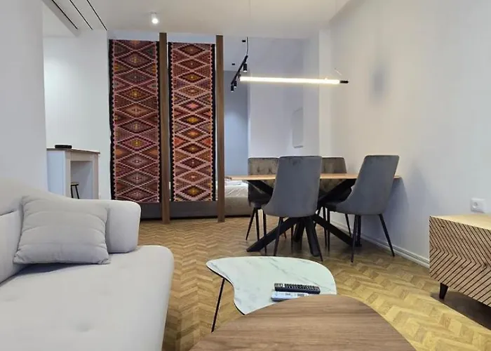 Tirent Apartment-modern Bedrooms Near Liqeni I Thate 地拉那