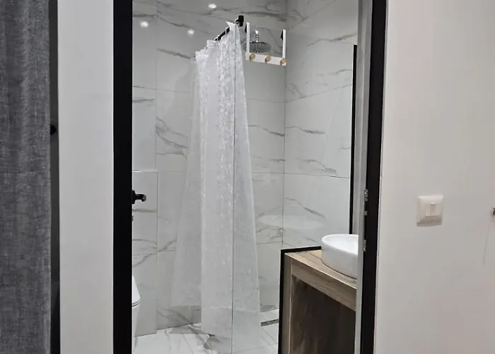 Tirent Apartment-modern Bedrooms Near Liqeni I Thate * 地拉那