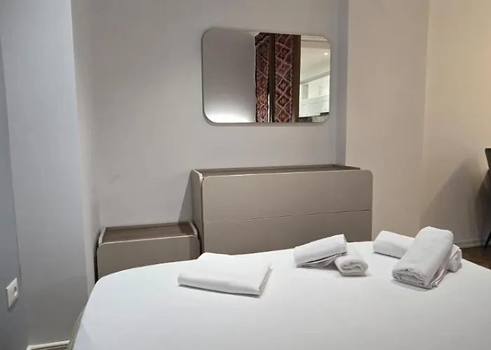 Tirent Apartment-modern Bedrooms Near Liqeni I Thate 地拉那